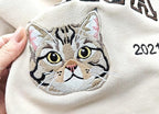 VIOLAVA Custom Cat Embroidered Christmas Sweatshirt – Personalized Pet Name - Image 2