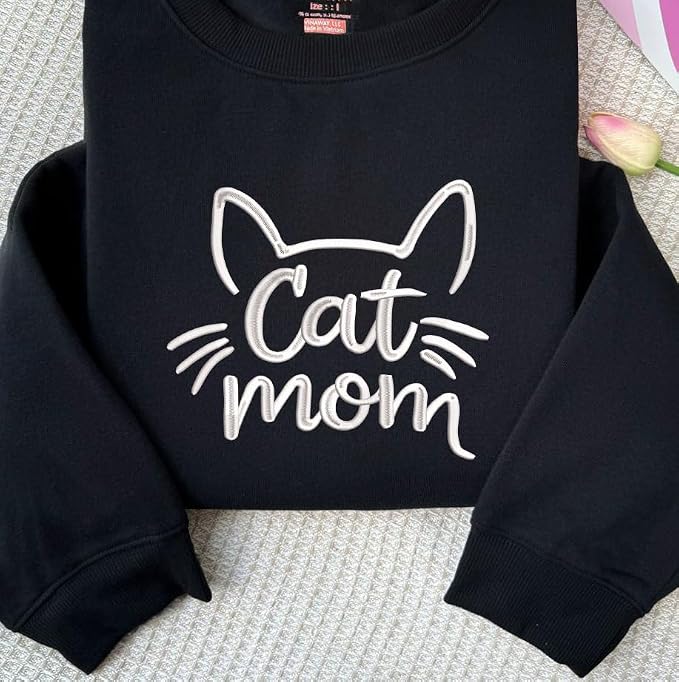 VIOLAVA Custom Cat Embroidered Christmas Sweatshirt – Personalized Pet Name - Image 5